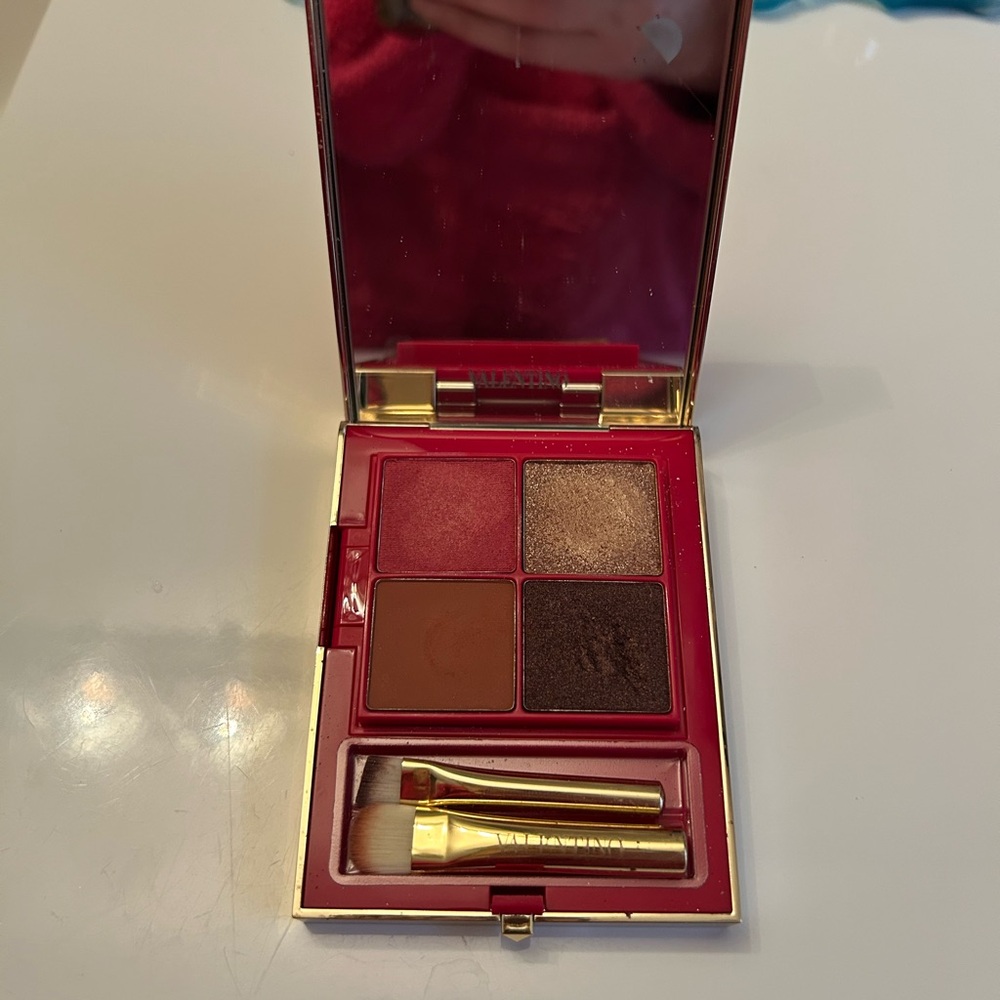 Eye shadow Palette with Brushes